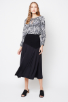 blusa jersey estampa caxemira detalhe canaleta no decote