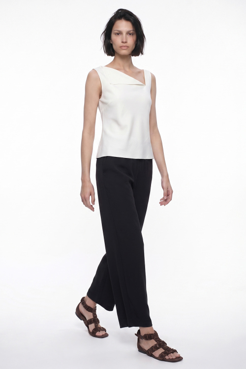 Blusa Malha Dupla Leve Dobradura Decote