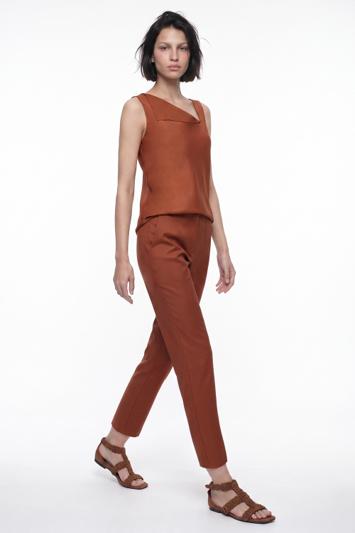 Blusa Malha Dupla Leve Dobradura Decote