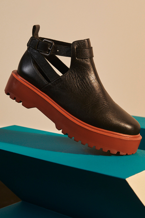 sapato couro plataforma com fivela
