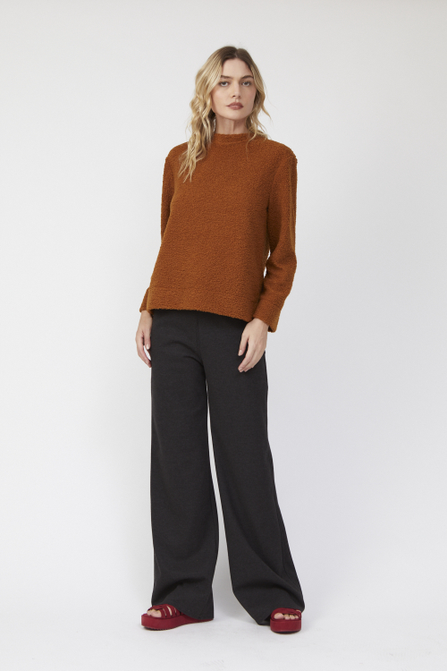 blusa pelinhos com cava deslocada