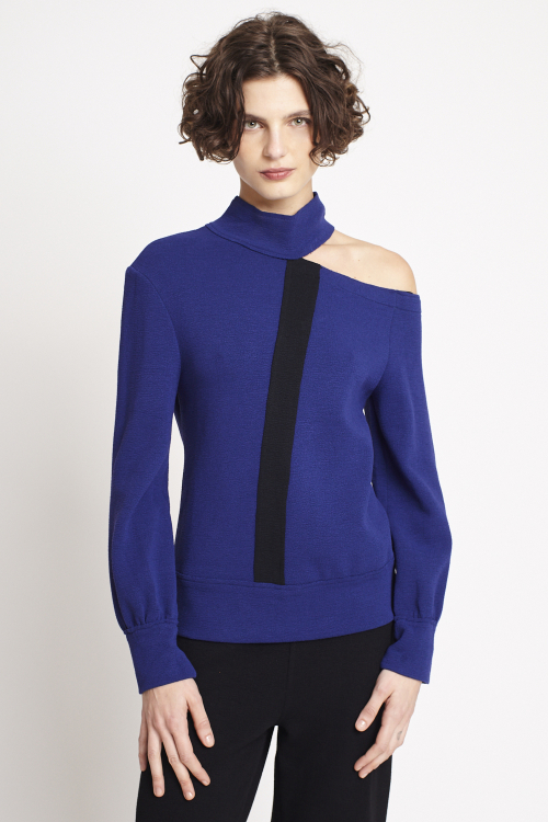 blusa bouclê bicolor ombro á mostra