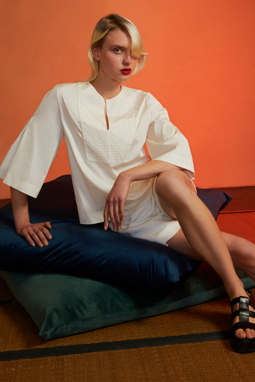 blusa tricoline bordada