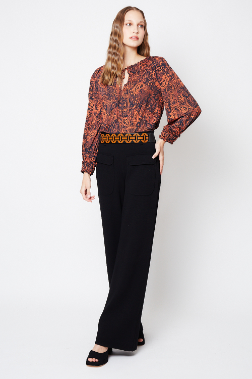 blusa jersey estampa caxemira detalhe canaleta no decote