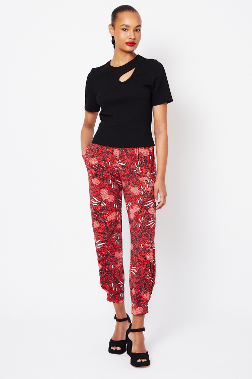 calça jersey estampa renda com prega na barra