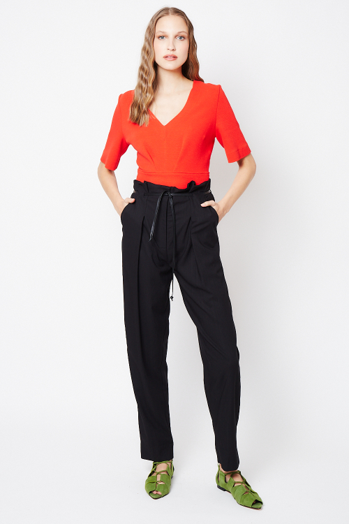 blusa bouclê decote V com pala
