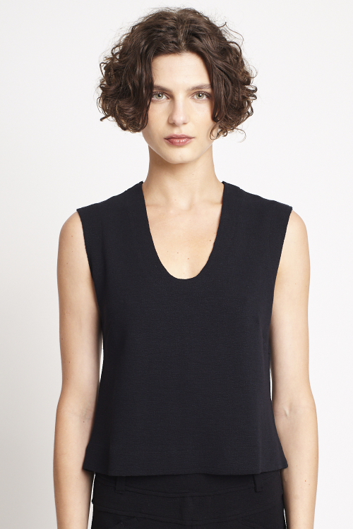 blusa bouclê decote U acentuado