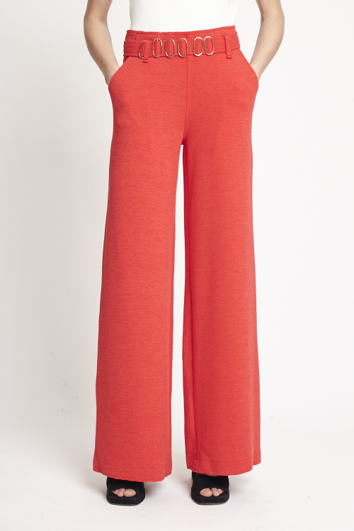 calça bouclê com cinto de corrente