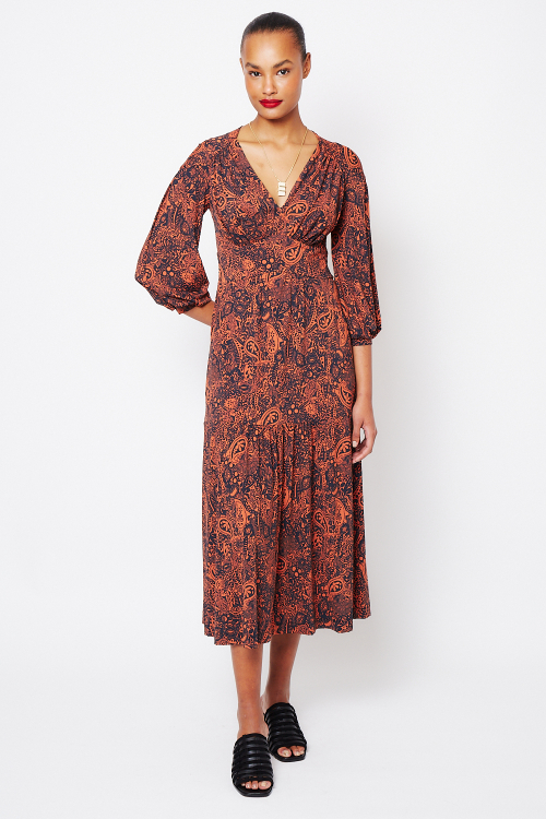 vestido jersey estampa caxemira detalhe ombro