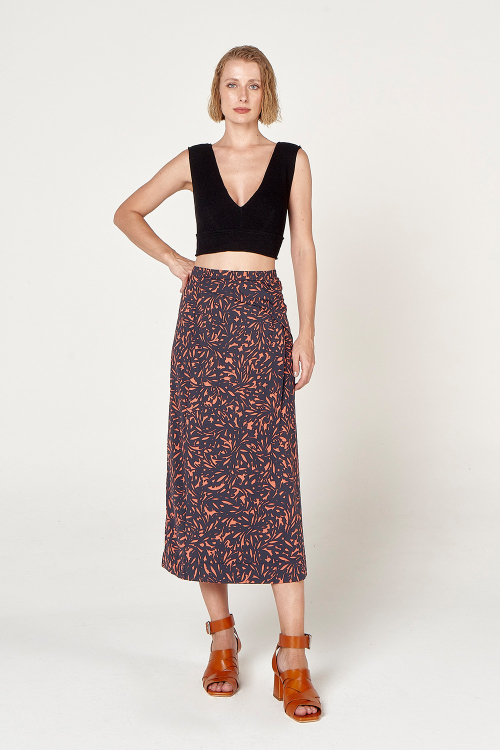 blusa bouclê cropped com pala