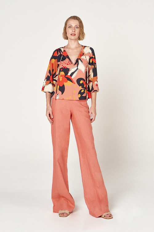 blusa jersey estampa astromélia decote cruzado