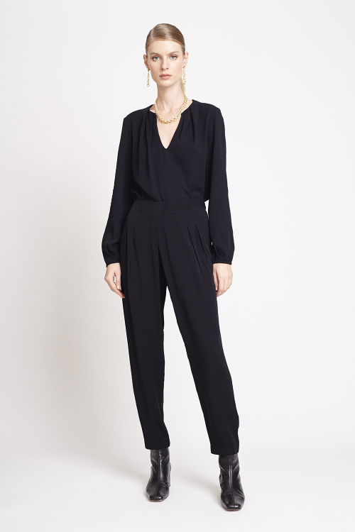 blusa crepe pregas no decote