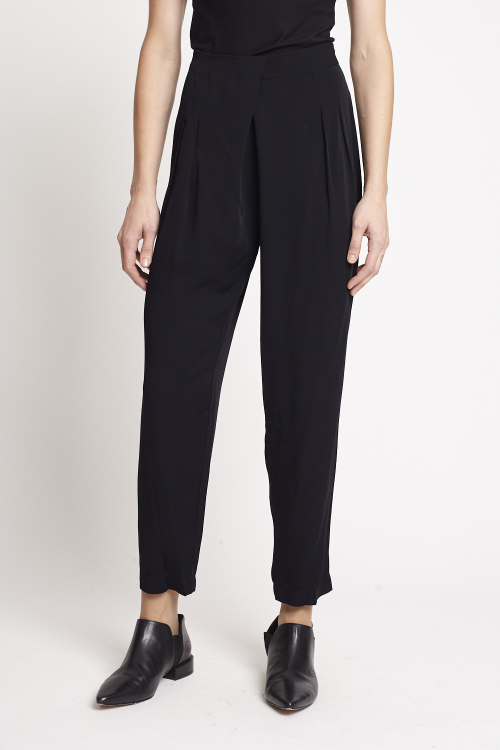 calça crepe com  prega