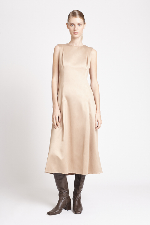 vestido cetim com recortes