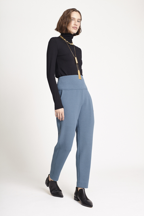 calça bouclê com bolso