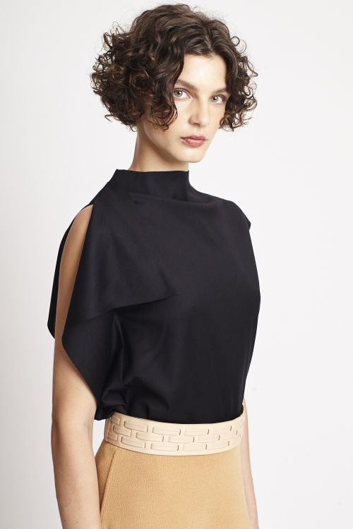 blusa malha dupla leve ombro à mostra