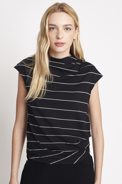 blusa malha listrada drapeado irregular