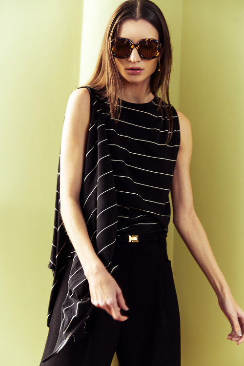 blusa malha listrada detalhe lateral