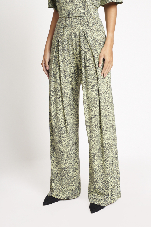 calça jersey estampa gramado pregas cruzadas