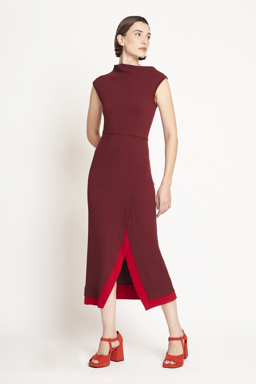 vestido bouclê decote deslocado