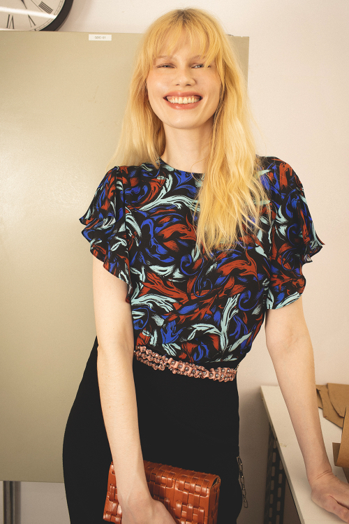 blusa seda estampa ventania babados