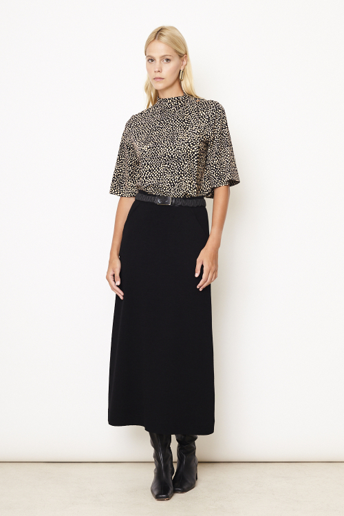 blusa jersey estampa bolinhas faixa gola