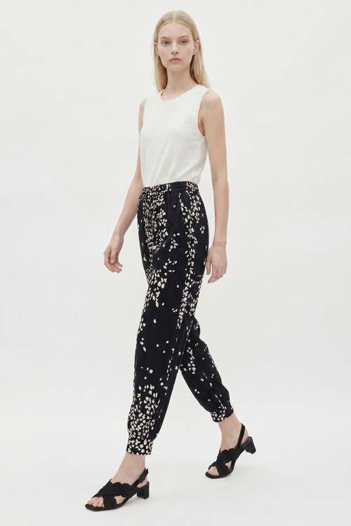 calça viscose estampa folhagem