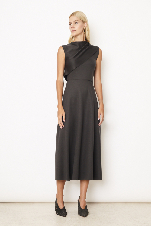 vestido malha dupla leve detalhe ombros