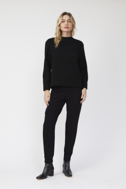 blusa pelinhos com cava deslocada