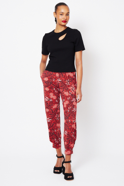 calça jersey estampa renda com prega na barra