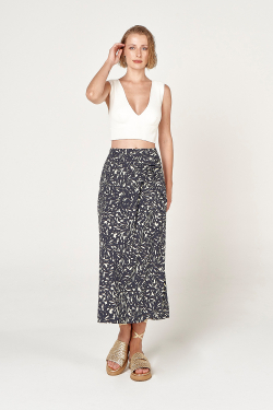 blusa bouclê cropped com pala